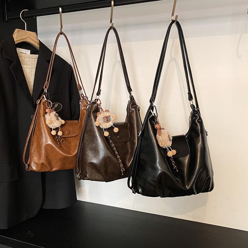 Tote bag 2025 spring new large-capacity commuter backpack niche design shoulder women's bag multi-purpose messenger bag