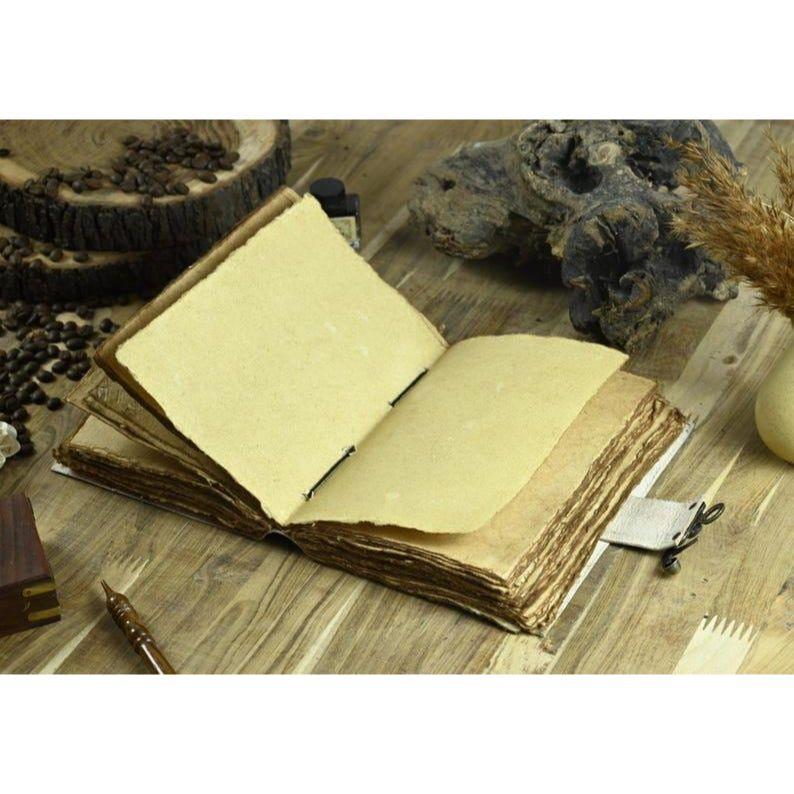 Jurnal Grimoire din Piele cu Arborele Vieții: Cartea Umbrelor Necompletată