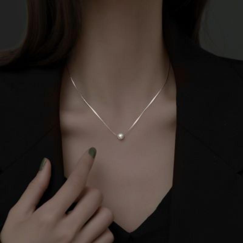 

Necklace female niche design sense cold wind collarbone chain trendy new light luxury simple student chain