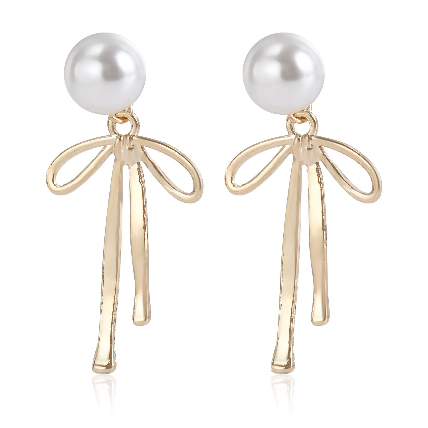 European and American jewelry, retro French imitation pearl stud earrings, bow temperament earrings, new earrings.