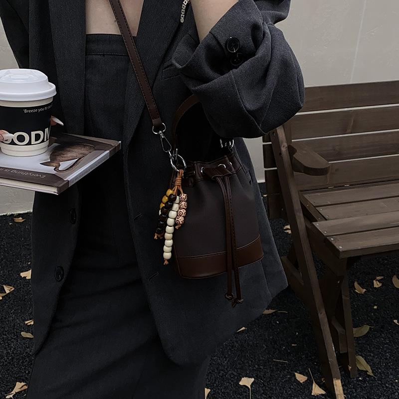 Premium handbag bag women's 2025 new autumn and winter shoulder versatile messenger bag Korean version drawstring hand carrying bucket bag