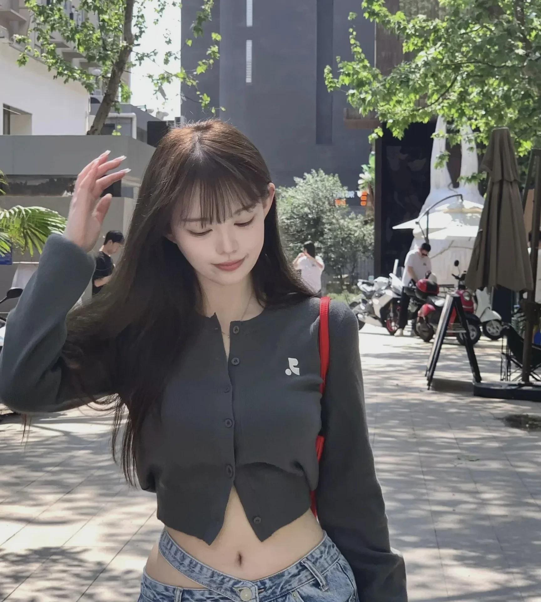 

Zhao Lusi Ранняя осень Корейский вышитый круглый ворот вязаный кардиган One Size древесный уголь/серый