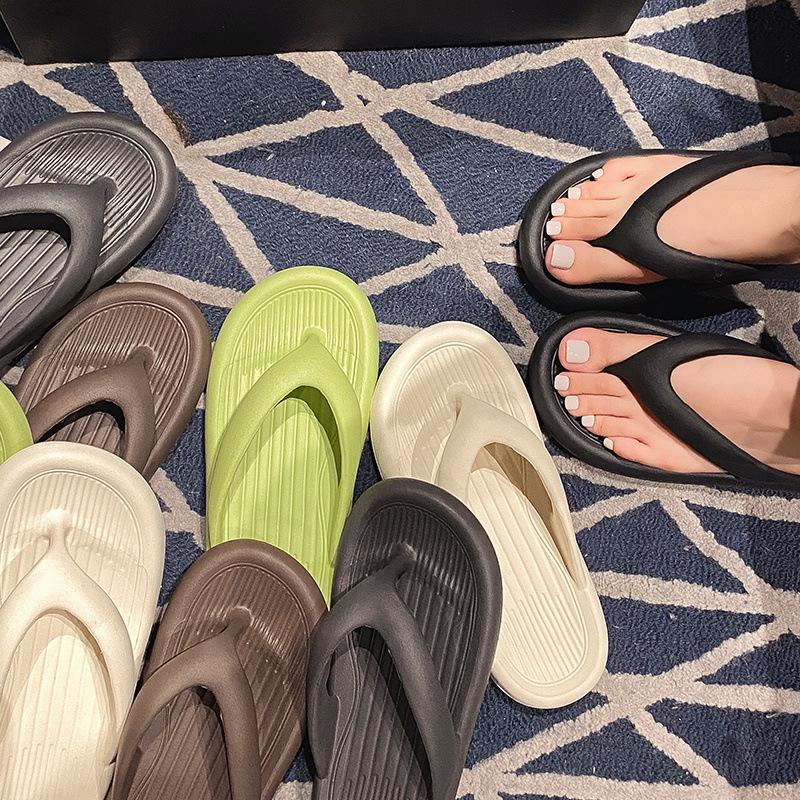 Non-slip pinch feet new women's bathroom men's couple slippers bathing outside wearing sandals summer thick-bottomed flip-flops beach