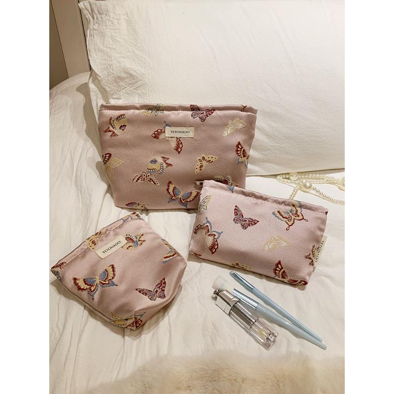 Large Capacity Travel Makeup Bag Vintage Cosmetic Pouch Portable Toiletry Organizer for Women Minimalist Clutch for Skincare Storage