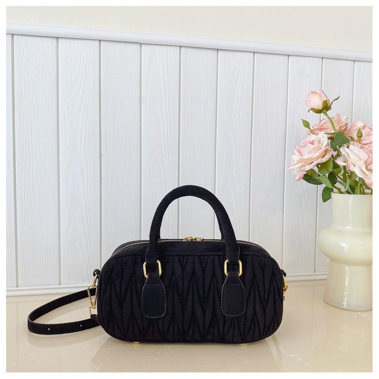 

Rhombus portable bowling bag women s 2025 new versatile shoulder messenger bag retro niche commuter bag чёрный