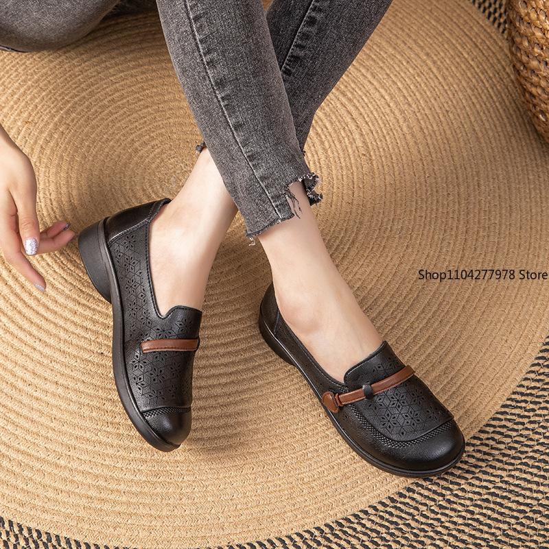 Fashion 2025 New Middle-aged Elderly Soft-soled Mother Shoes Summer Breathable Non-slip Hollow Hole Shoes Sandals Women's Flats