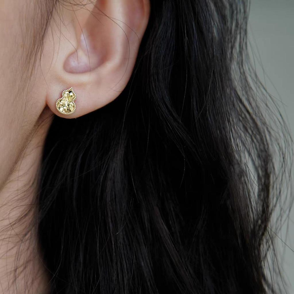 Dragon Scale Gourd Crushed Ice Earrings: Dazzling Fu Lu Studs for Women, Versatile High-End Jewelry Accessories.