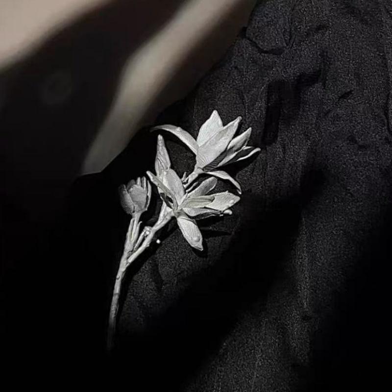 French Retro Gold Butterfly Brooch Elegant Jasmine Brooch For Women Men Coats Suits Jewelry Accessories Party Gifts