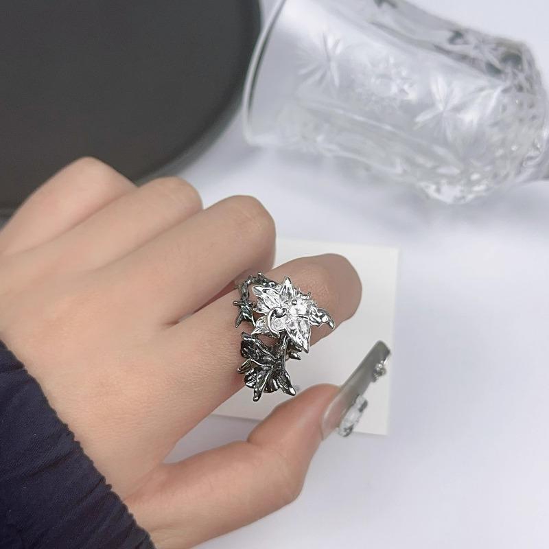Fashion Black and White Mandala Flower Ring for Women Men Personality Metal Punk Unique Party Finger Rings Jewelry Accessories