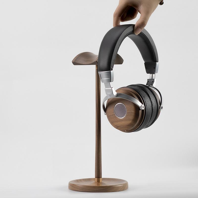 HeMu Curved Walnut Wood Headphone Stand with Brass Accent, Curved Anti-scratch Holder for Premium Over-ear Headsets