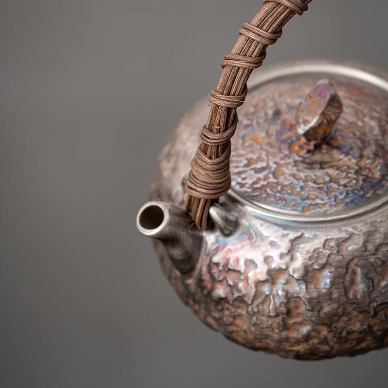 Su's Ceramic Gilded Silver Teapot with Stone Pattern