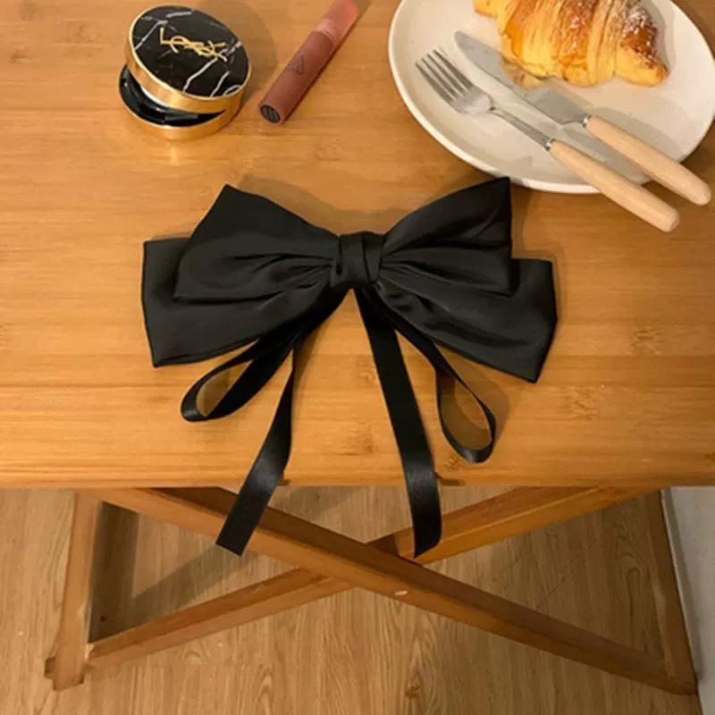 Fermaglio per capelli con fiocco in raso nero: Elegante Molletta Grande per Coda di Cavallo da Donna
