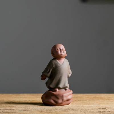 Keramické malé dekorácie mníchov do auta, Čínska fialová hlina Zen, Roztomilý čajový maznáčik, Fengshui Zen Buddha Meditácia