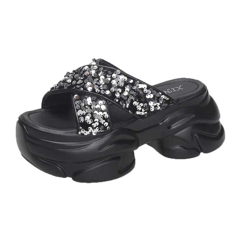 

Модные летние шикарные тапочки женские толстые сандалии 2024 модные женские туфли на танкетке 7 см на платформе женские открытые носки на плоской подошве пляжные шлепанцы 34 серебряный