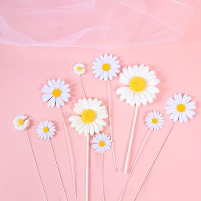 Resin Daisy Cake Toppers Multi Size Paper Daisy Flower Cake Pick for Girl‘s Birthday Party Cake Decoration Wedding Baby Shower