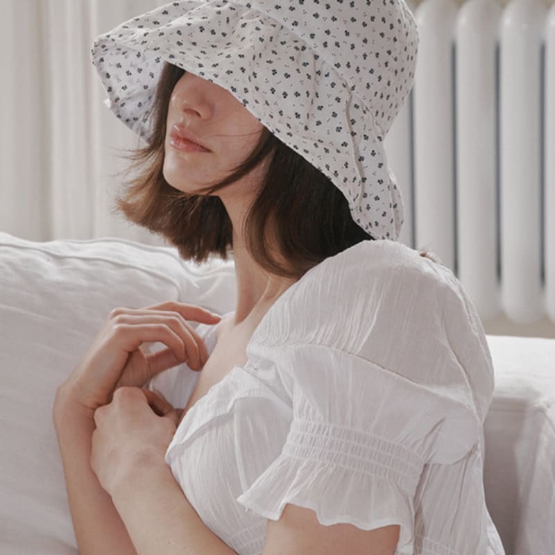 

ВСЕ НЕЗАВЕРШЕНО Панама-ведро Violetta со сборками (2 цвета) Navy (Violetta Shirring)