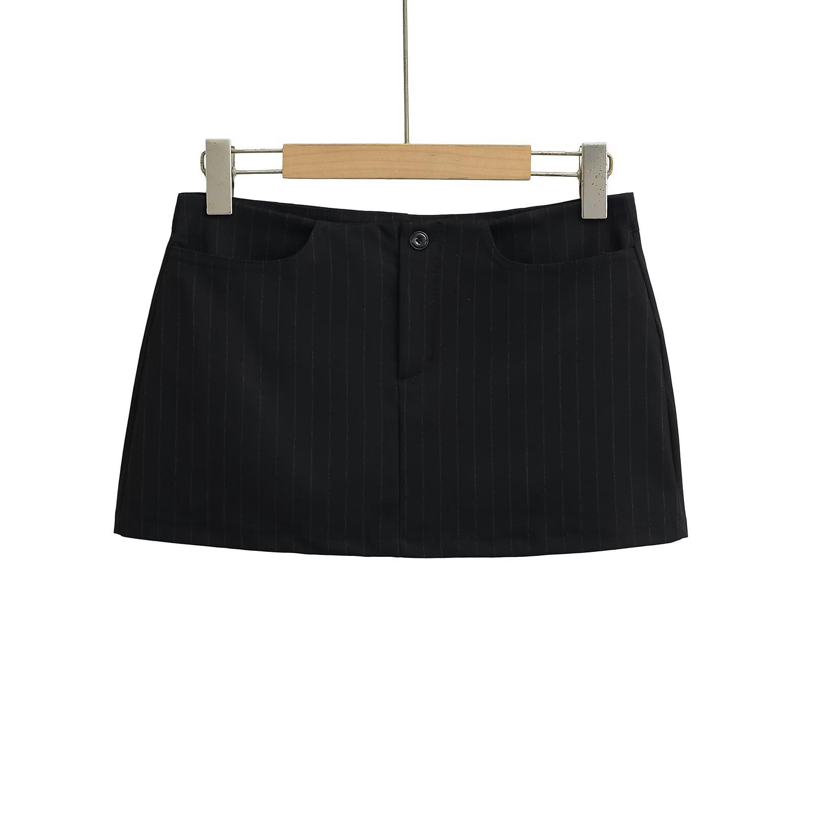 

Женская приталенная юбка в полоску на низкой посадке с одной пуговицей, весна/лето 2025 Medium чёрный