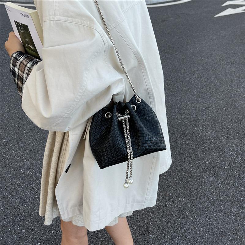 Portable Bucket Bag Women's New Summer Small Satchel Crossbody Fashion Trend Chain Bag