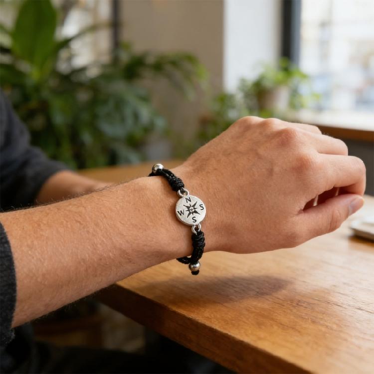 Minimalists Compass Inspired Bracelet Suitable For Both Casual And Formal Outfits