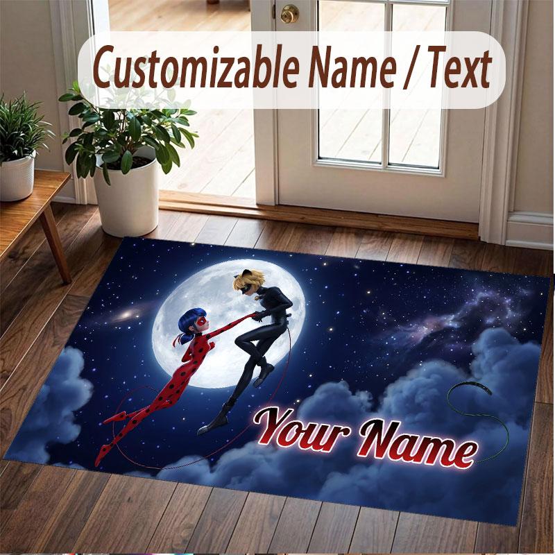 Tappeto in Cristallo Vellutato con Testo Nome Personalizzato, Tappeto Decorativo Morbido Peluche Miraculous Ladybug Antiscivolo per Pavimento
