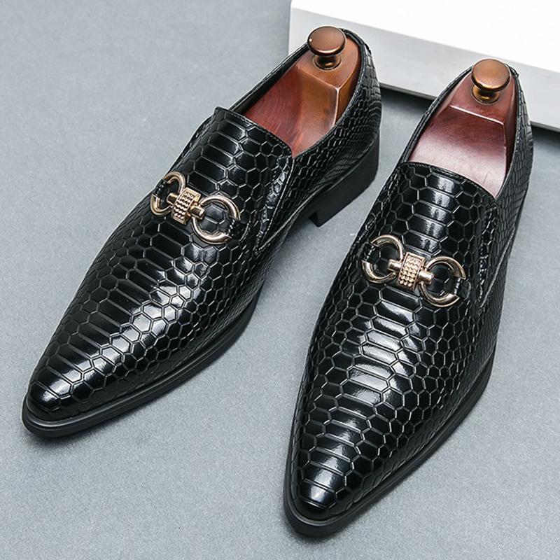 Pointed Toe Metal Button Patent Leather Dress Casual Shoes For Men Fashion Party Wedding Dress Homecoming Footwear