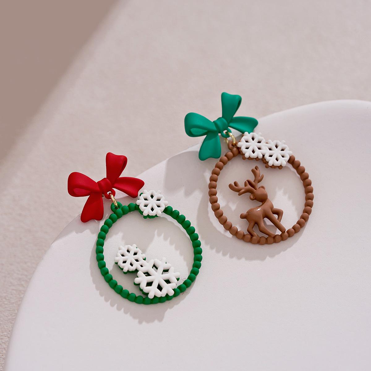 

Преувеличенные серьги-пусеты в виде снежинок и оленей: Уникальный дизайн «Серебряные иглы» для женщин