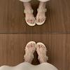 Perl-transparentes Wort mit offenen Zehenschuhen Damen Sommerkleidung mit Rock Fee-Stil Schöne Sandalen Damen