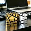 Puzzle-uri și jocuri de logică – Cubul Rubik