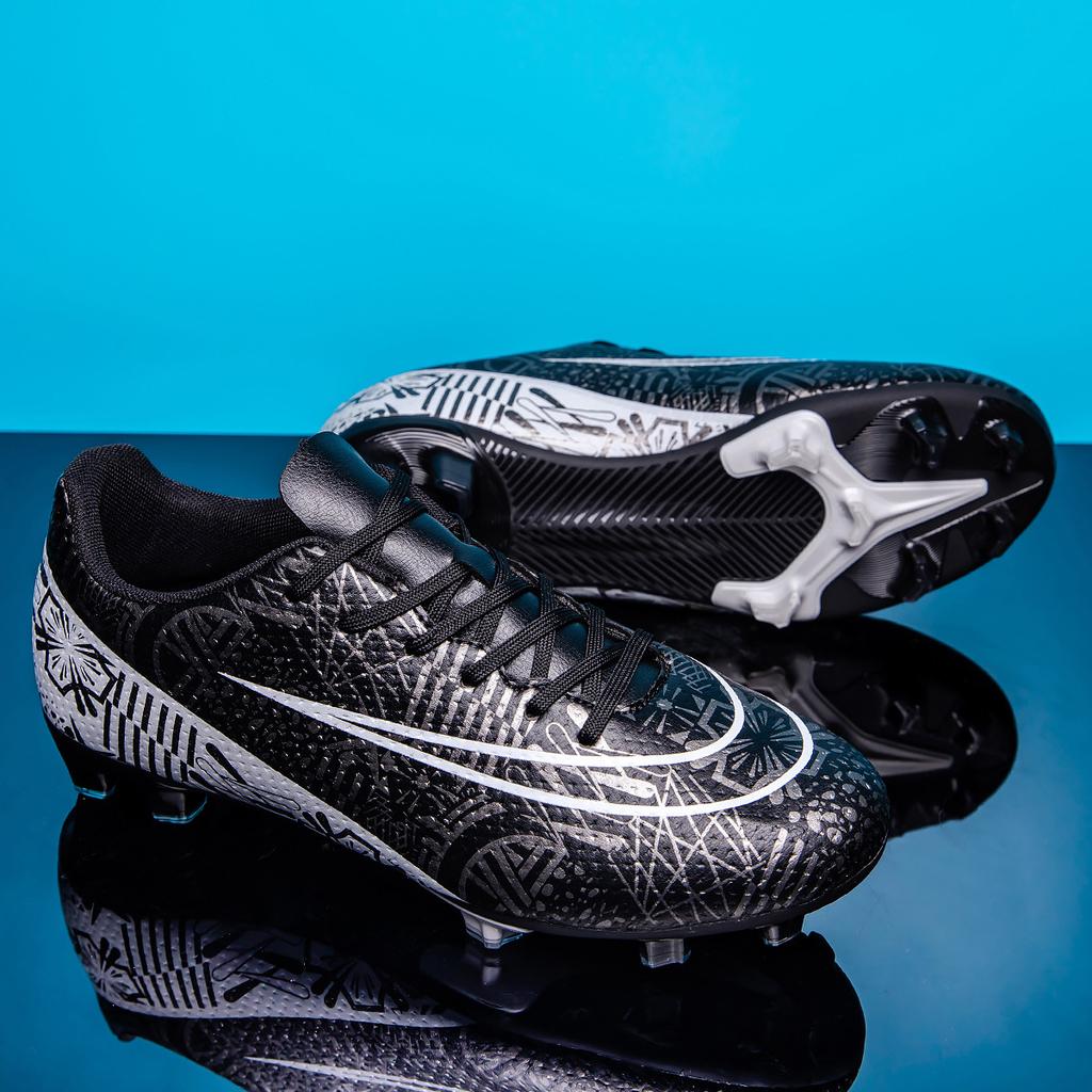 Football Shoes Breathable and Comfortable Professional Futsal Football Shoes Artificial Grass Training Shoes