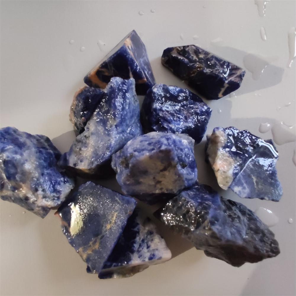 

Натуральный голубой содалит необработанные камни кристаллы горные породы энергия минерал украшение для дома камень 2-4cm