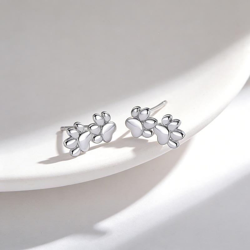 

Cat Claw Fun Cute Small and Simple 925 Sterling Silver Jewelry Ins Exquisite Niche Design Stud Earrings 3957 срібний
