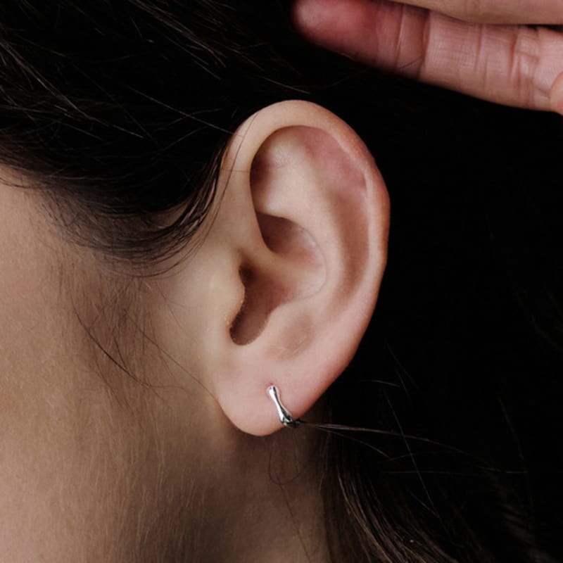 TOU NP023 Freeform Small Huggie Earrings