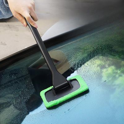 Cura dell'auto – Pulizia delle finestre