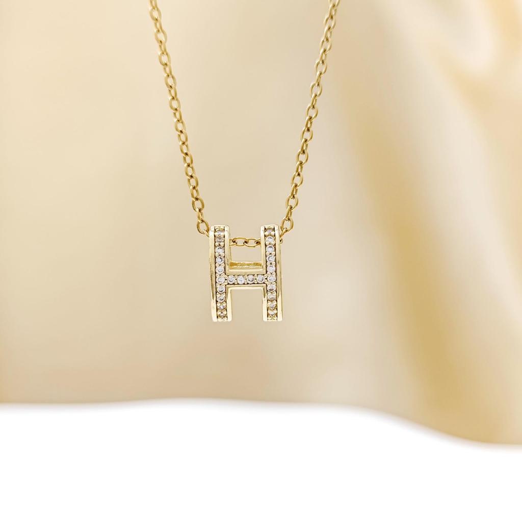 Elegante Collar con Colgante de Diamante H Estilo Coreano para Mujer, Cadena Clavicular Moderna y Versátil con un Tacto Lujoso.