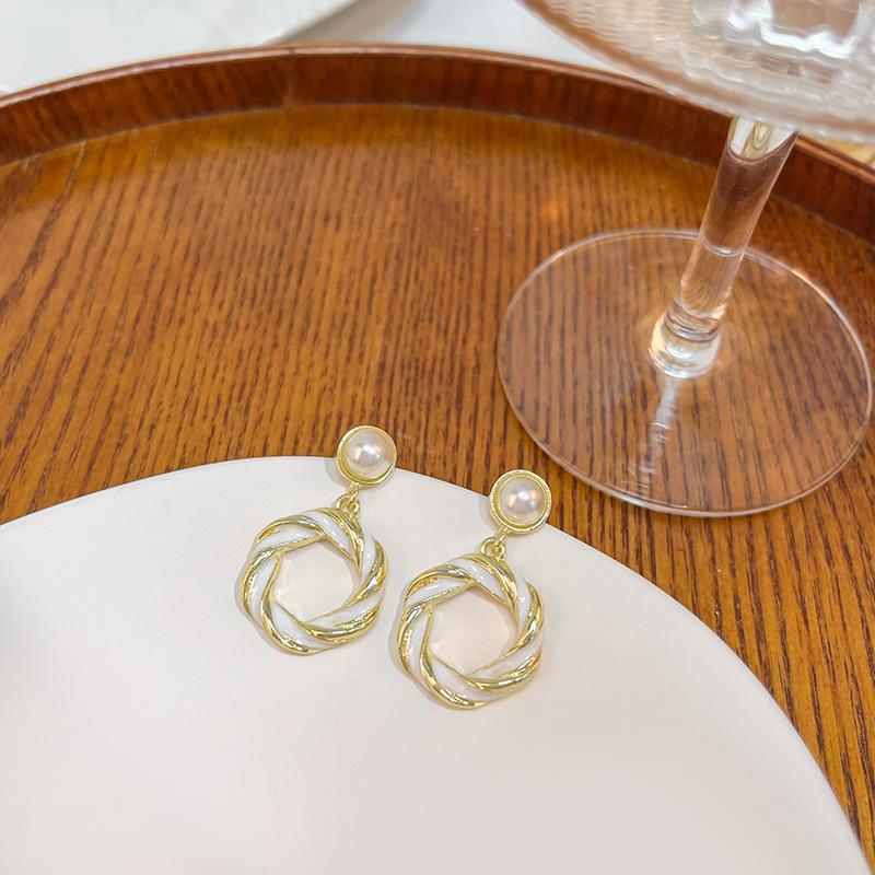 Summer Sweet Small Fresh Geometric Ring Color Matching Drip Pearl Pendant Earrings Retro Elegant Earrings Women