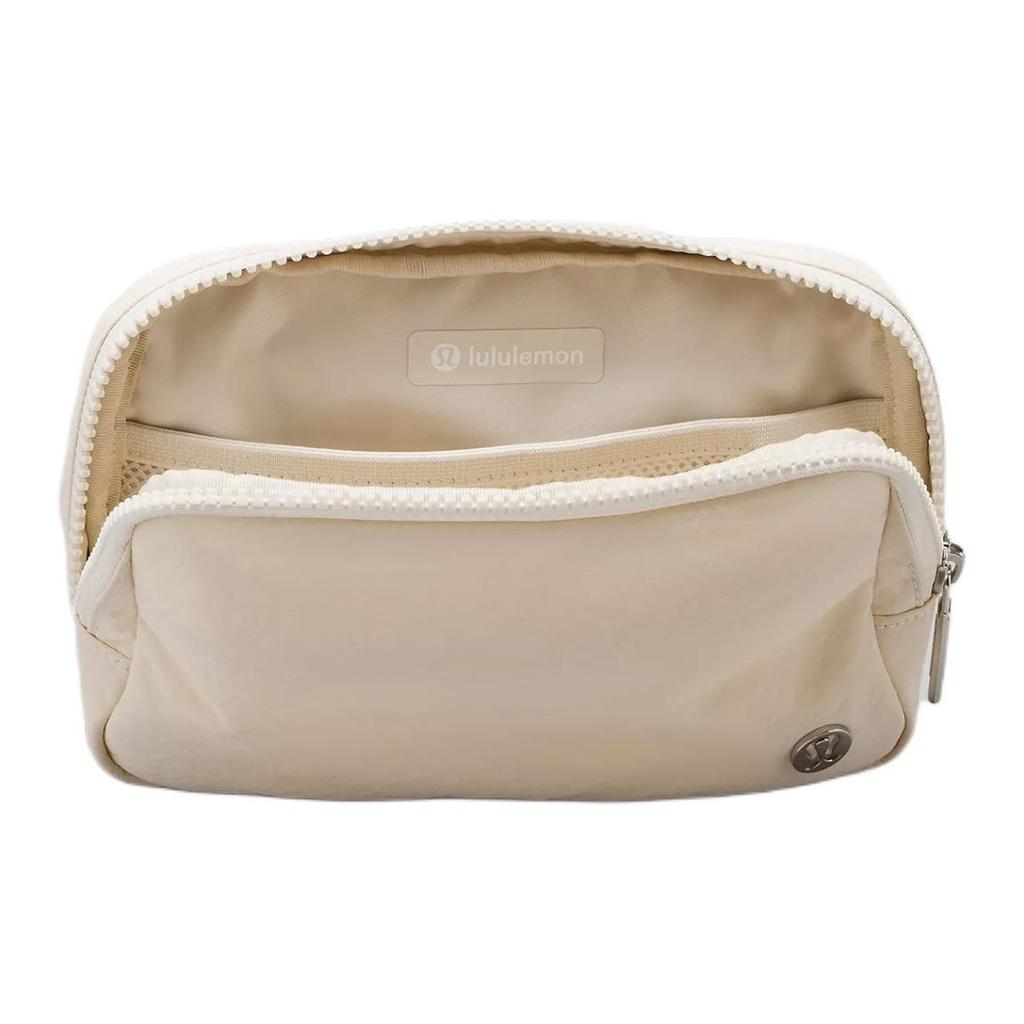 Lululemon Überall 1L Multifunktionale Wasserdichte Recycelte Nylon Hüfttasche Unisex Taschen Alabaster Leinen LU9BV1S-WHTO/RWL/WHT