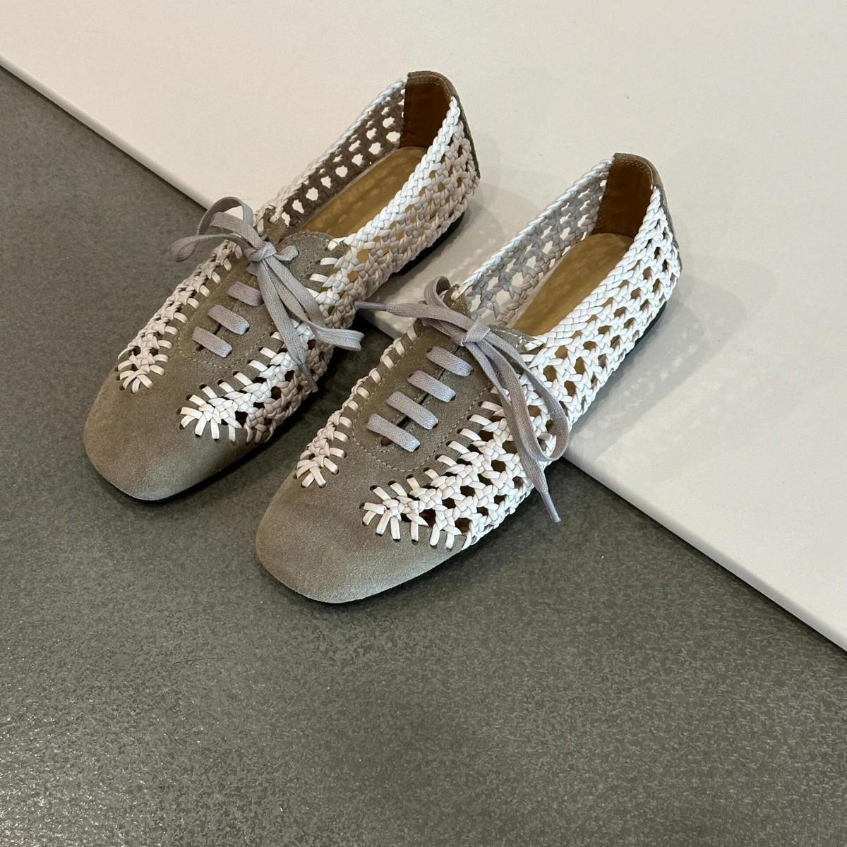 

Мода Мода Ретро Женская обувь 2025Лето Новые Натуральная кожа Балетки Простые Универсальные Женские Сандалии Противоскользящие Женские Туфли с перфорацией 35