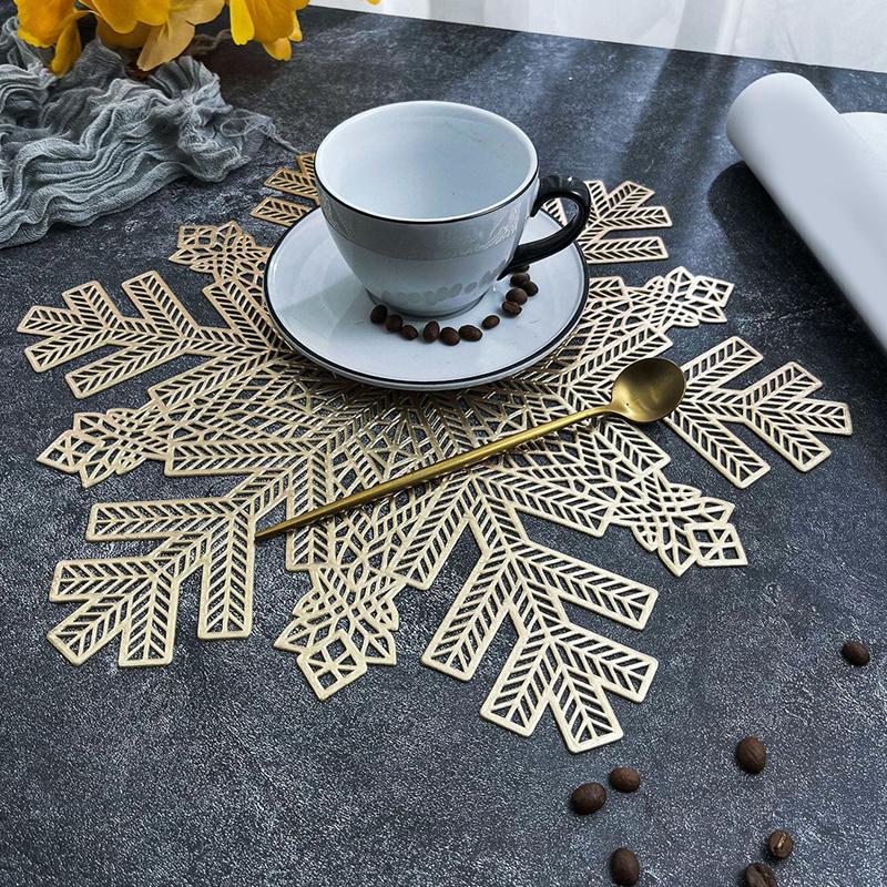 1PC Table Decorations Home Decor Stain Resistant Restaurant Decoration Thermal Insulation PVC Snowflake Meal Mat Party Supplies