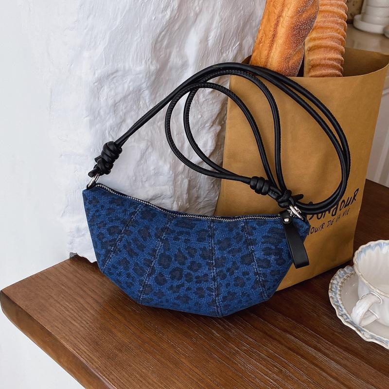 Niche design Korean new leopard print dumpling bag 2025 women's retro commuter shoulder bag messenger bag small bag