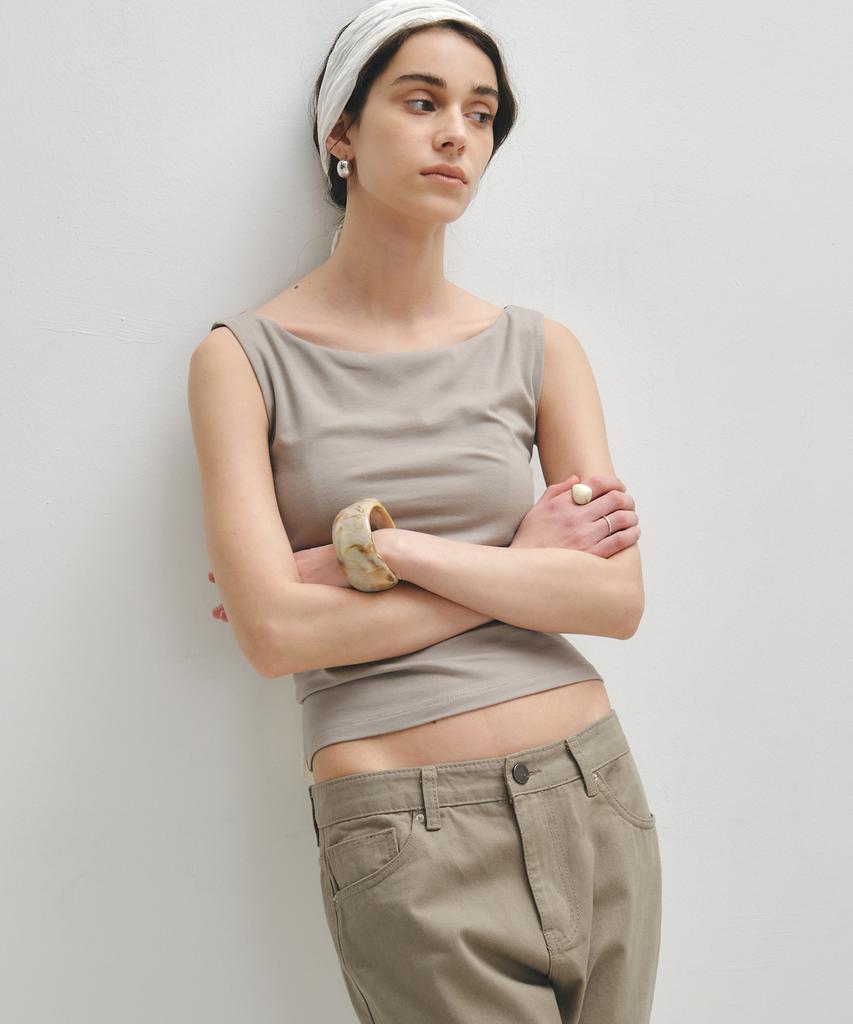 NOIRER FOR WOMAN Boat Neck Sleeveless T-Shirt (Ash Khaki)