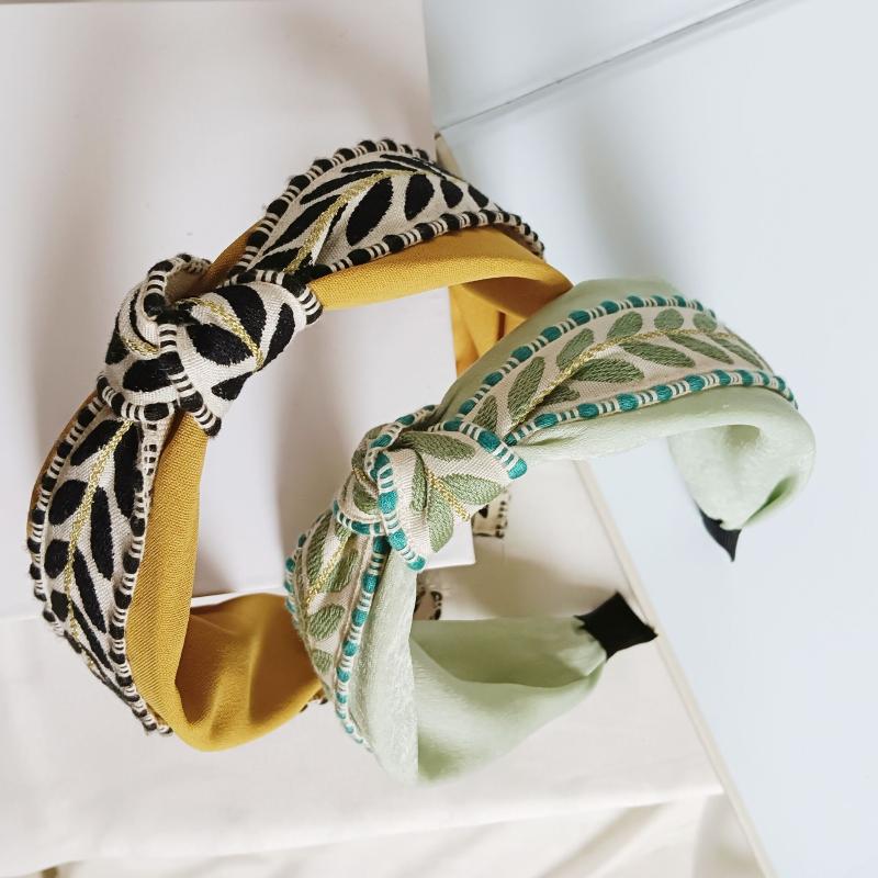 Bohemian Embroidered Headband Ethnic Floral Wide Band For Women Elegant Hair Accessory With Simple Design