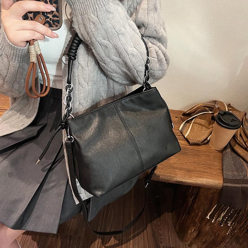 Retro Bag Women's Large Capacity 2025 New Autumn and Winter Versatile Casual Messenger Bag Portable Work Commuter Tote Bag