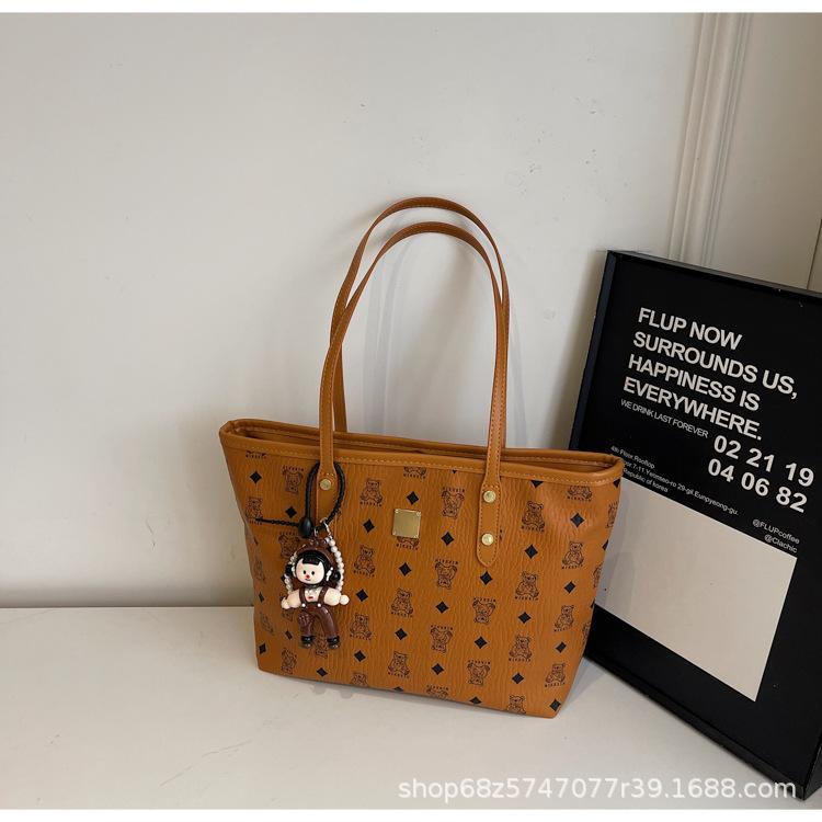 

2025 New Trendy Fashion Commuter Shoulder Armpit Bag Women s Casual Versatile Texture Handheld Large-Capacity Tote Bag коричневий