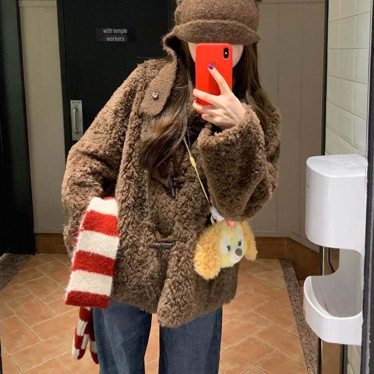 High-End Women's Retro Lambswool Coat: Stylish, Leather-Fur, Casual, Thick for Autumn/Winter
