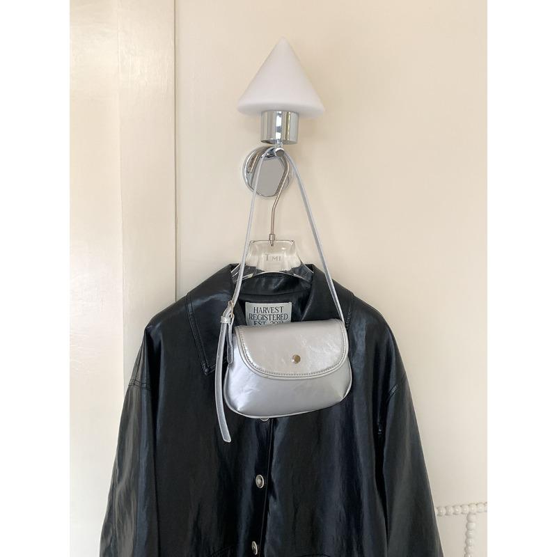 

New stylish and simple shoulder small square bag leather niche style armpit bag high-end retro shell saddle bag серебряный