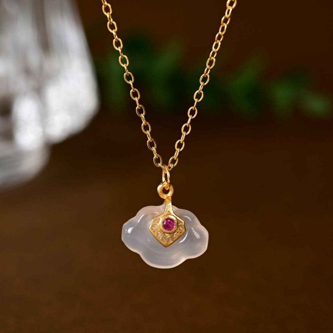 S925 Sterling Silver Chalcedony Cloud Pendant Necklace - Chinese Style Light Luxury Clavicle Chain X141. 925 Sterling Silver
