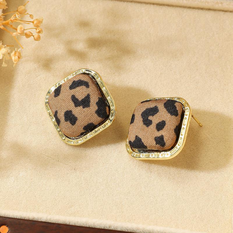 Hong Kong Style Retro Leopard Print Stud Earrings – Trendy Minimalist Autumn/Winter Accessories