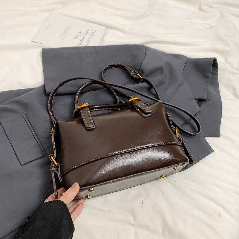 Premium Retro Small Bag Women's New Versatile Messenger Bag Fashion Portable Pillow Bag