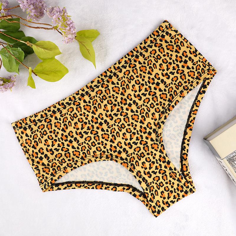 European & American Women's Leopard Print High-Waist Cotton Panties - Seamless, Breathable, Sexy Knit.