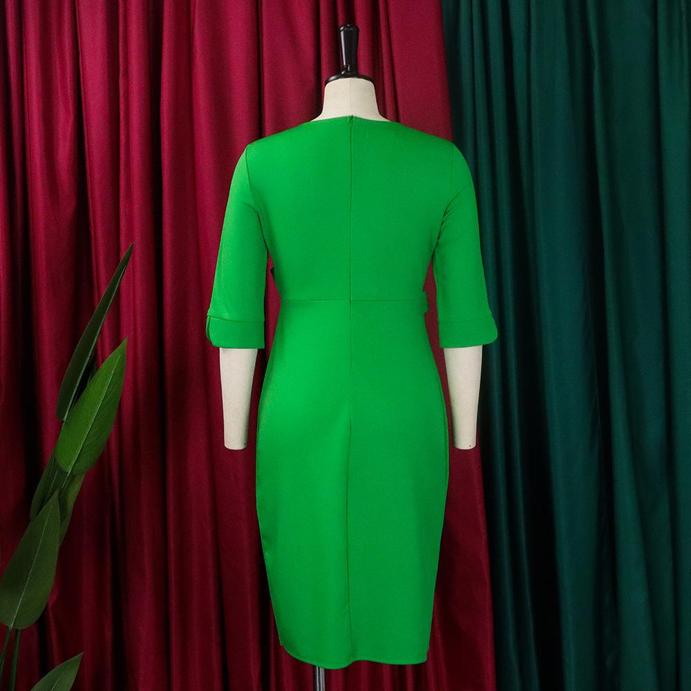 Robe plissée couleur unie pour femmes, grande taille, mode dames, élégante, une pièce, manches moyennes, col rond, avec broche